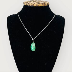 Oval jadetie pendant& necklace